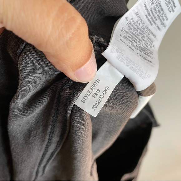 Madewell Petite 9" High-Rise Skinny Jeans in Lunar Wash - Picture 9 of 10